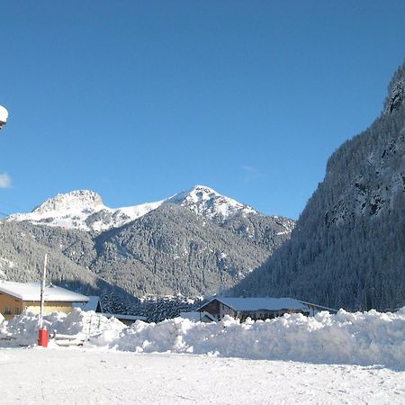 Hotel Ladina Campitello di Fassa Exterior foto