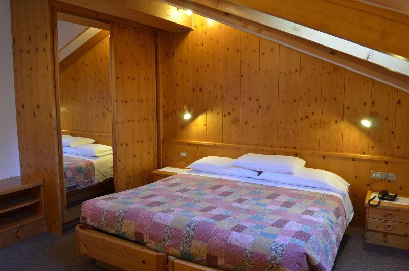 Hotel Ladina Campitello di Fassa Exterior foto