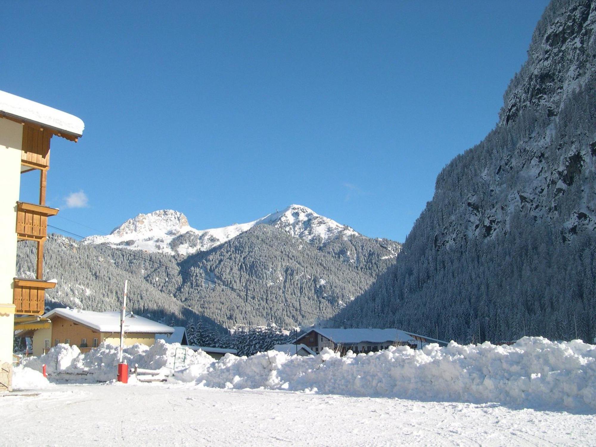 Hotel Ladina Campitello di Fassa Exterior foto