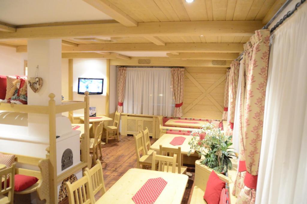 Hotel Ladina Campitello di Fassa Exterior foto