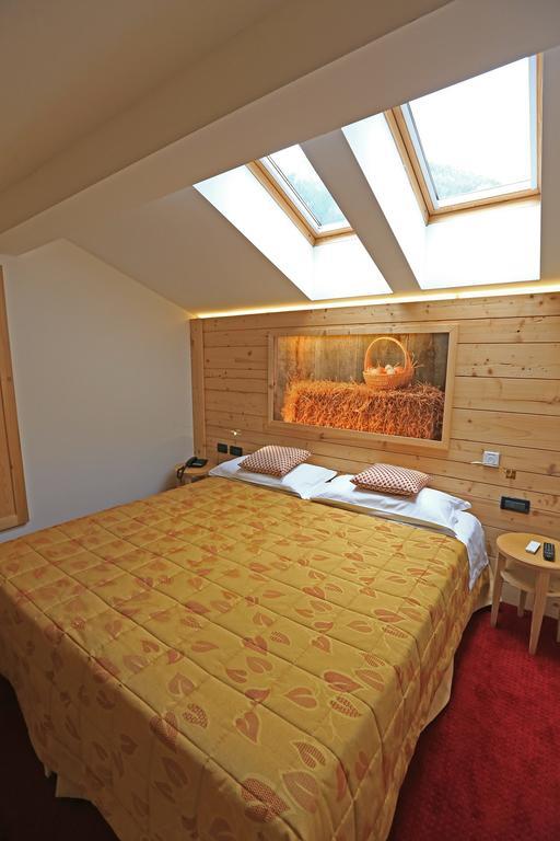 Hotel Ladina Campitello di Fassa Habitación foto