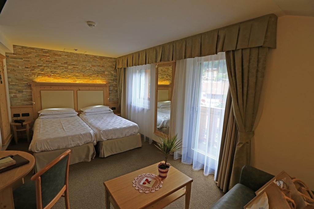 Hotel Ladina Campitello di Fassa Habitación foto