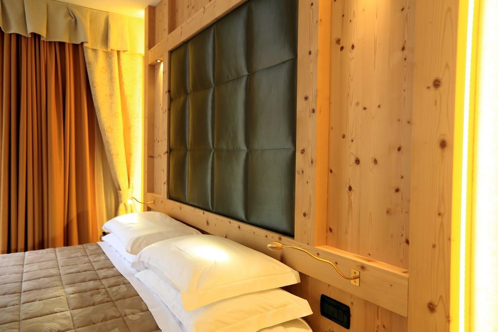 Hotel Ladina Campitello di Fassa Habitación foto